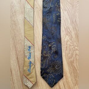 Robert Graham Tie Blue Gold Brown Paisley 100% silk